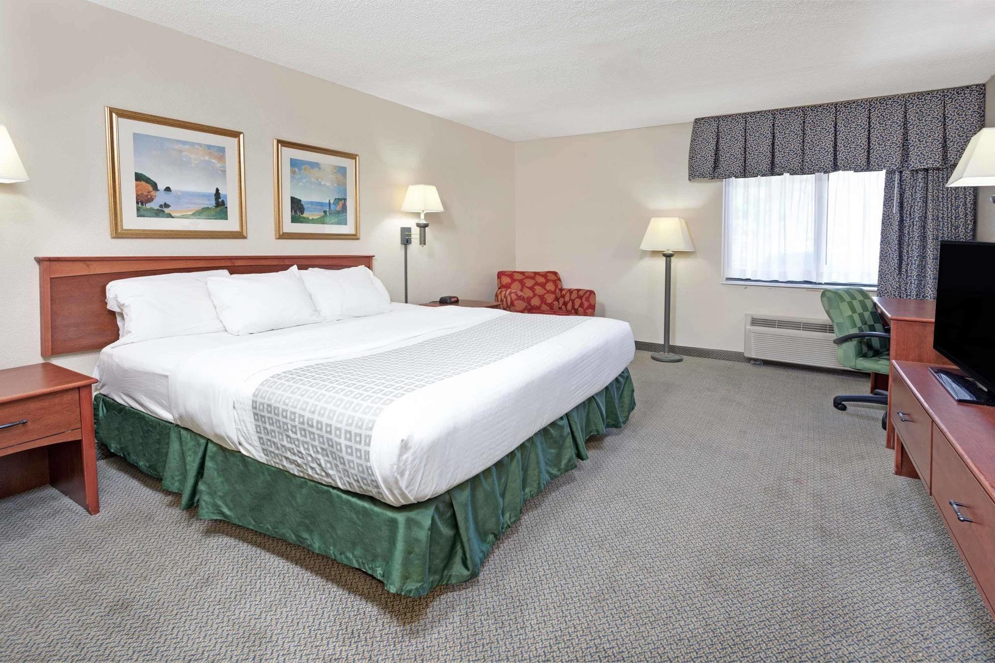 Hotel Baymont By Wyndham Detroit Airport/Romulus Exterior foto