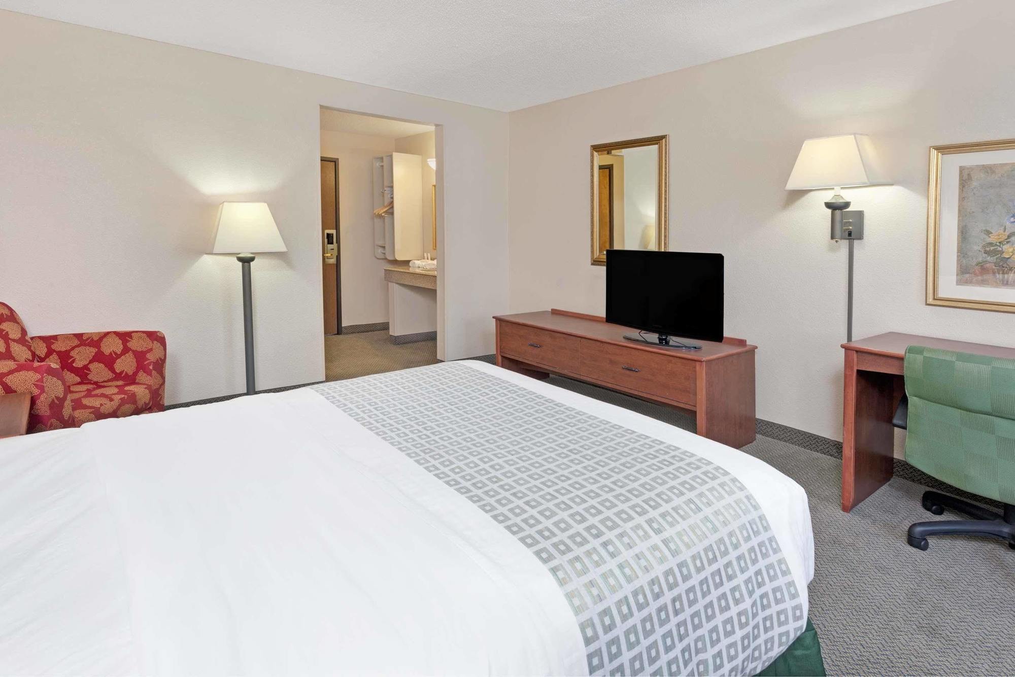 Hotel Baymont By Wyndham Detroit Airport/Romulus Exterior foto